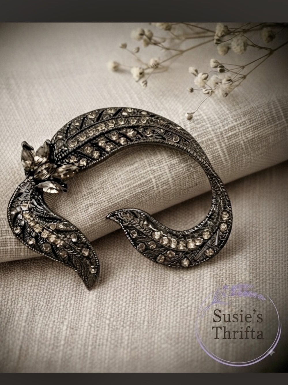 Vintage Unsigned Beauty Gunmetal & Smoky Crystal Leaf Brooch